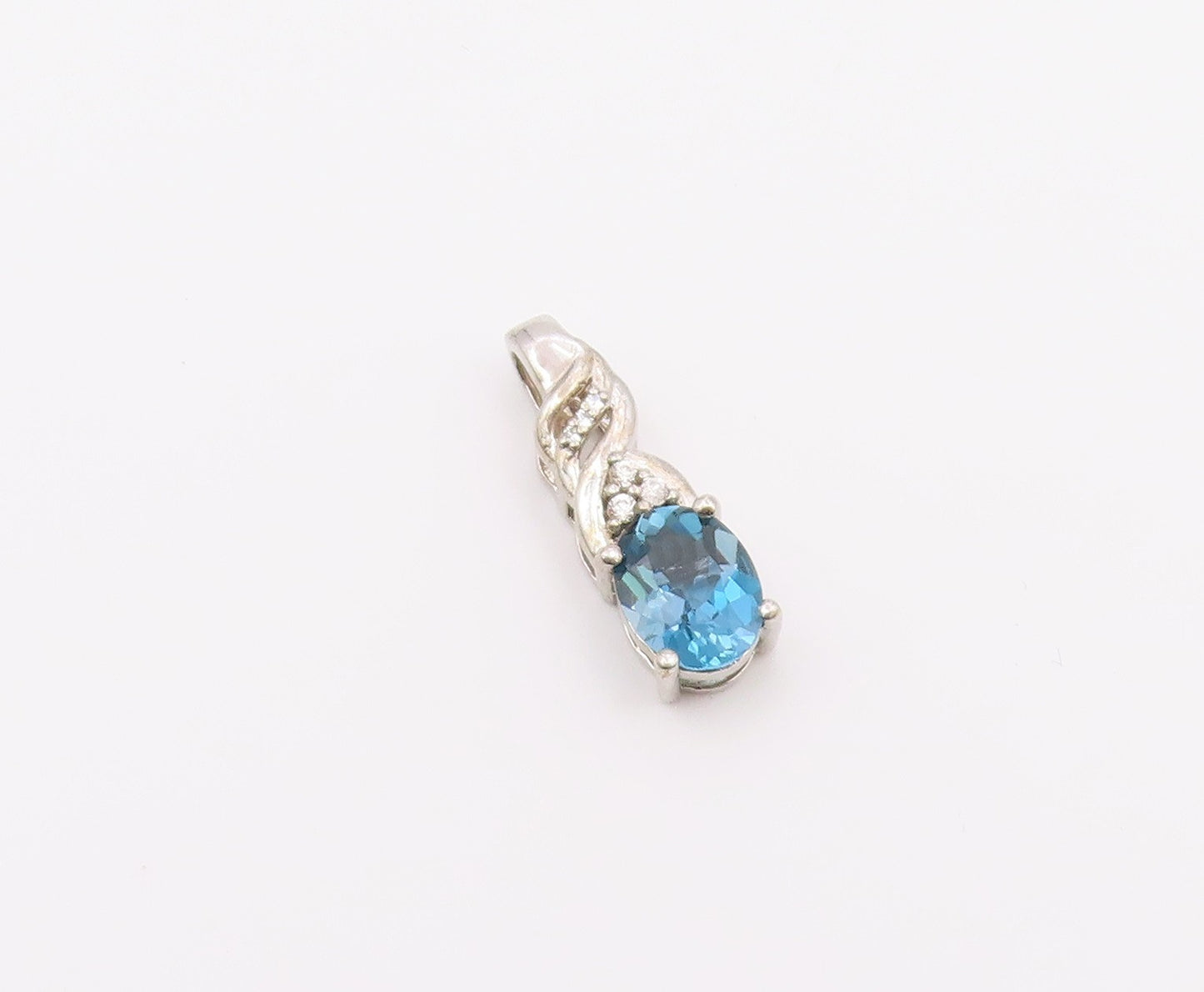 925 Sterling Silver  Vintage Shiny Prong Set Blue Topaz Pendant  PT15849