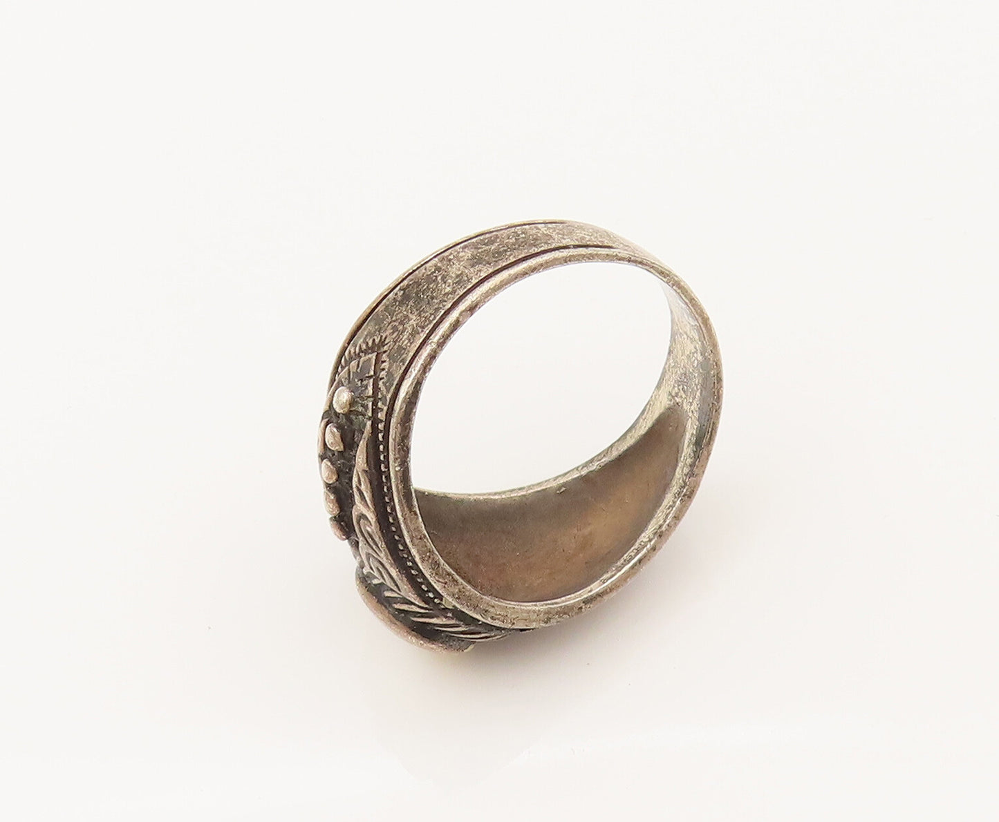 925 Silver  Vintage Bead & Carved Detail Mother Of Pearl Ring Sz 9.5  RG26394