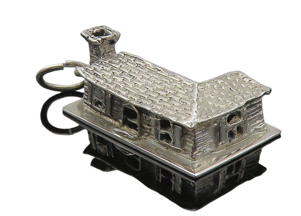 925 Sterling Silver  Vintage Shiny Petite Suburban House Motif Pendant  PT9034