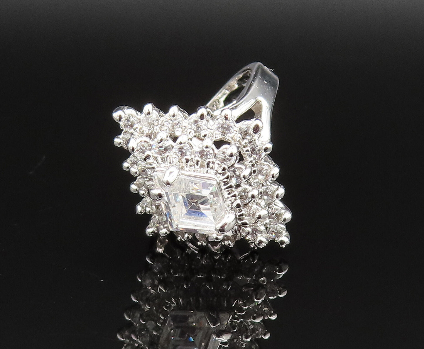 925 Silver  Vintage Diamond Shaped Cubic Zirconia Halo Ring Sz 7.5  RG25650