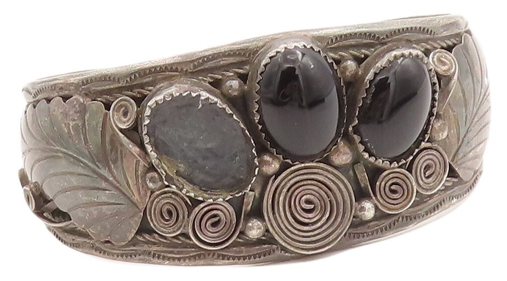 925 Sterling Silver Vintage Bracelet NAVAJO Spiral Carved Onyx Cuff  BT10700