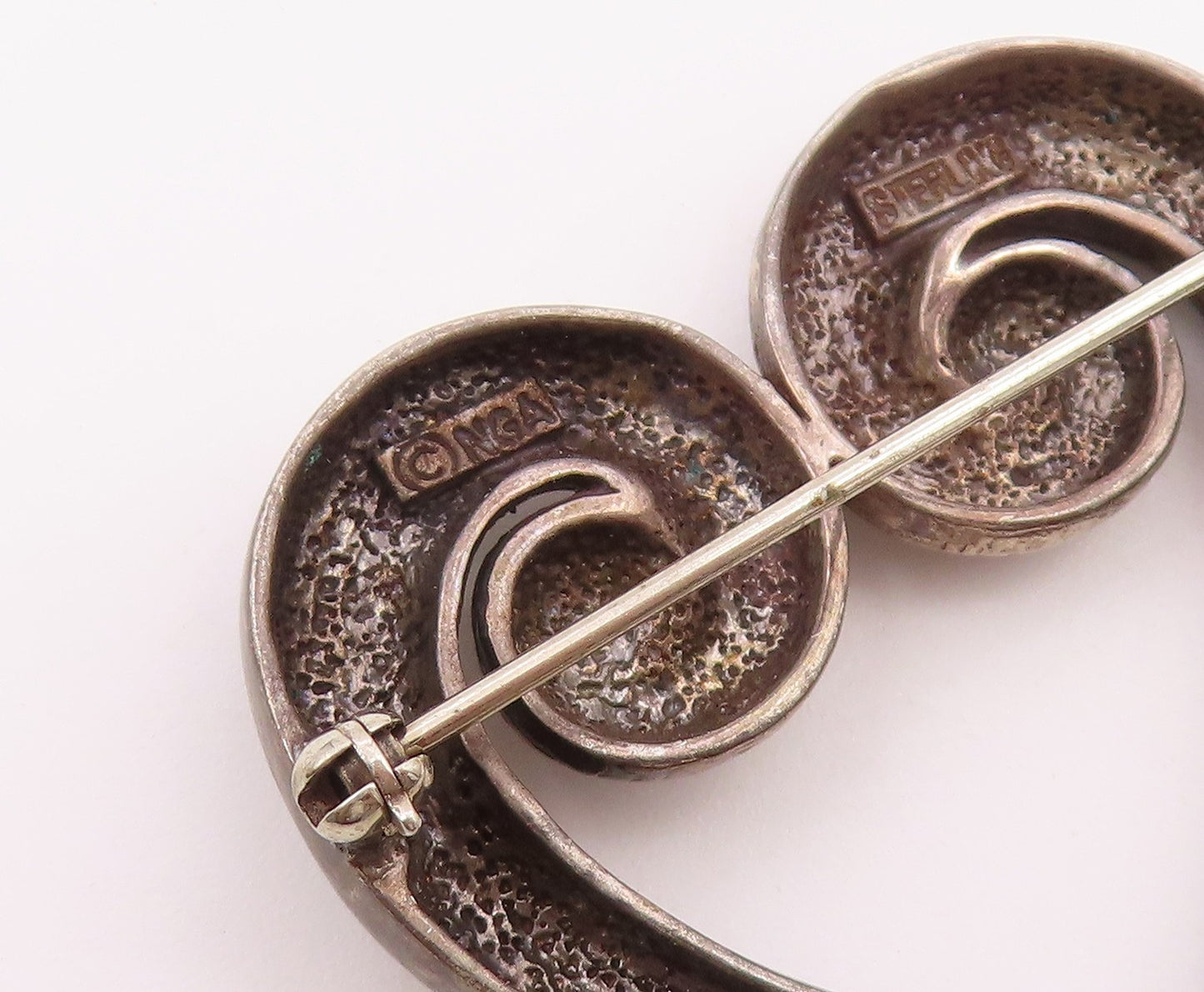JOHANNES HANIAS 925 Silver  Vintage Swirled Love Heart Brooch Pin  BP9726