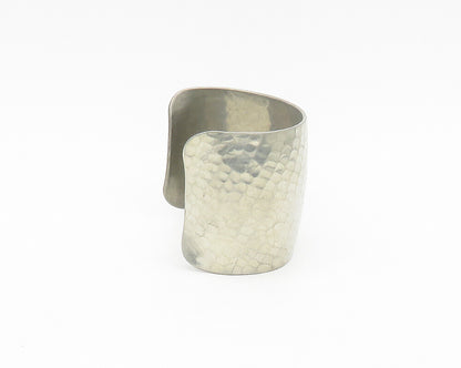 DESIGNER 925 Sterling Silver  Vintage Shiny Hammered Cuff Bracelet  BT7912