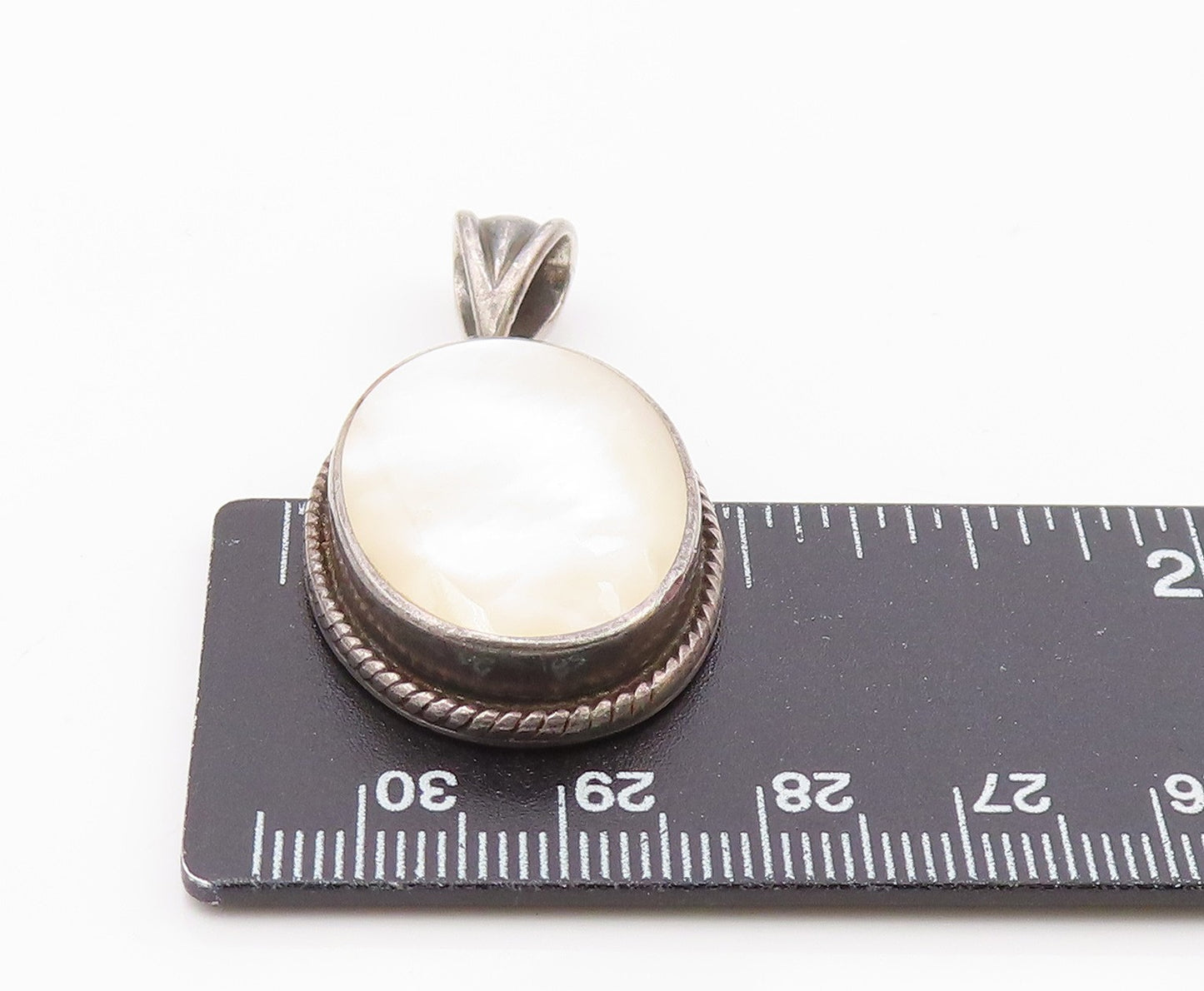 925 Sterling Silver  Vintage Mother Of Pearl Oval Twist Drop Pendant  PT16425