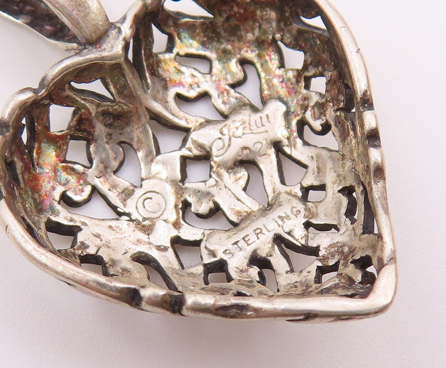 JEZLAINE 925 Sterling Silver  Vintage Swirl Love Heart Dome Pendant  PT17044