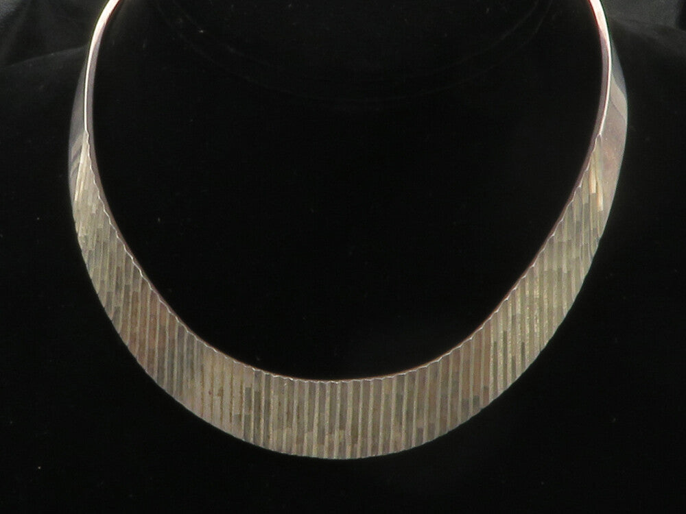 MEXICO 925 Sterling Silver  Vintage Shiny Fluted Detail Collar Necklace NE2415