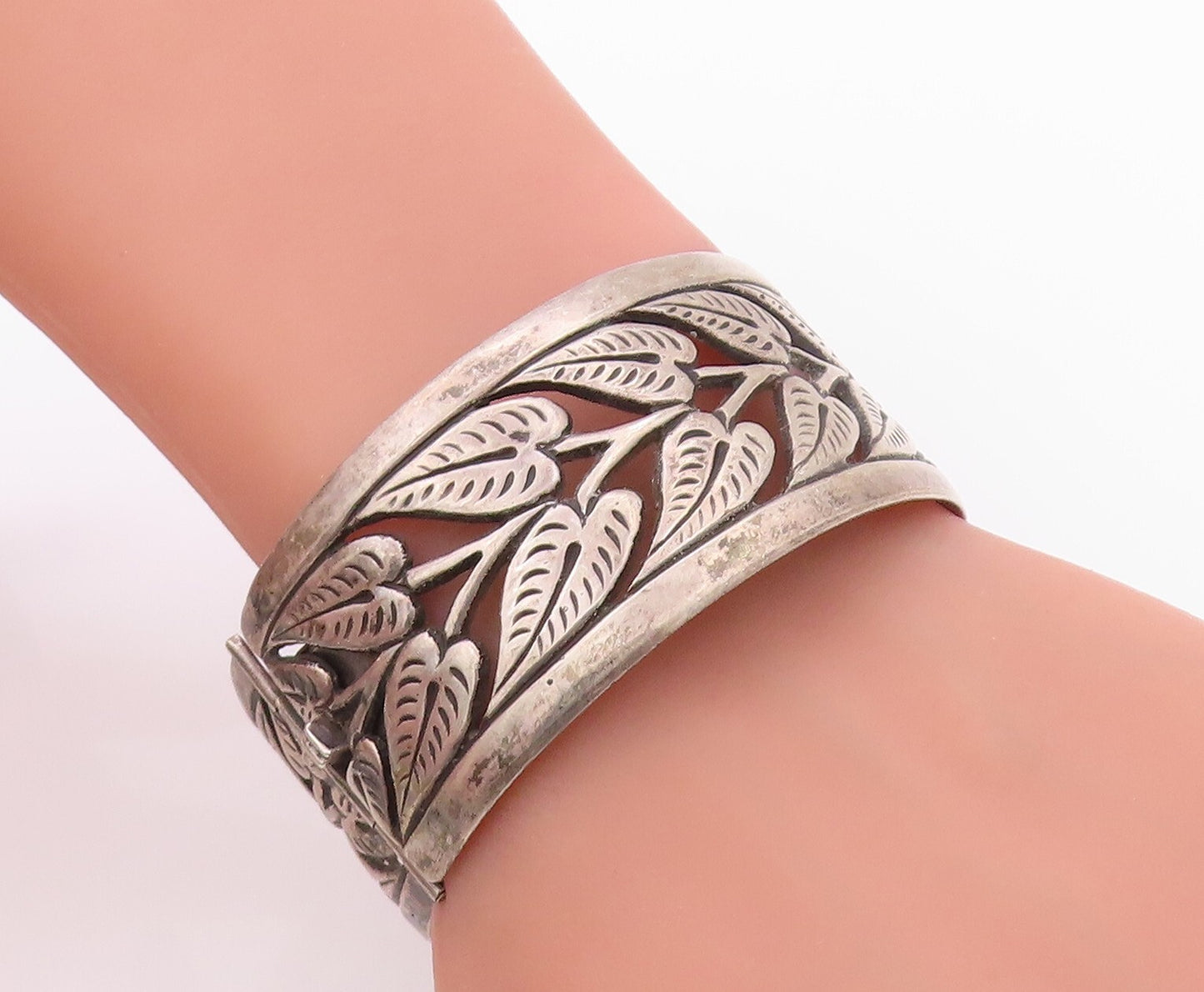 925 Sterling Silver Vintage Bracelet PERU Antique Dark Tone Leaf Bangle  BT11126