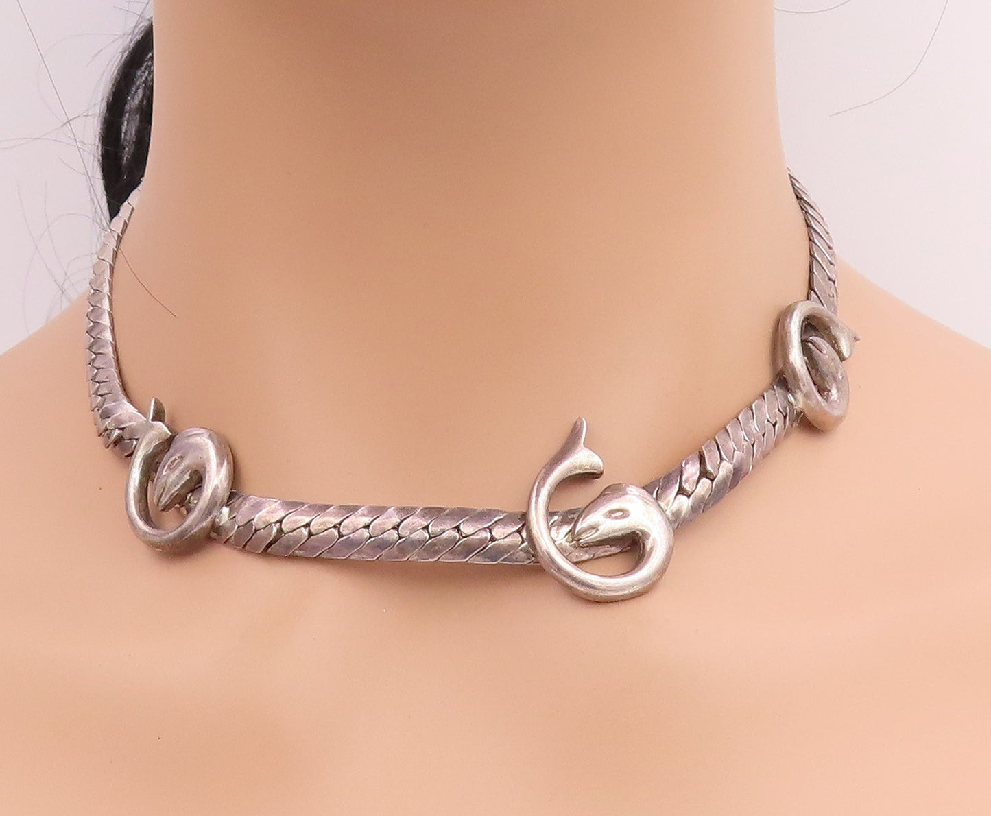 925 Sterling Silver Vintage Necklace Modernist Dolphin Motif Choker  NE4790