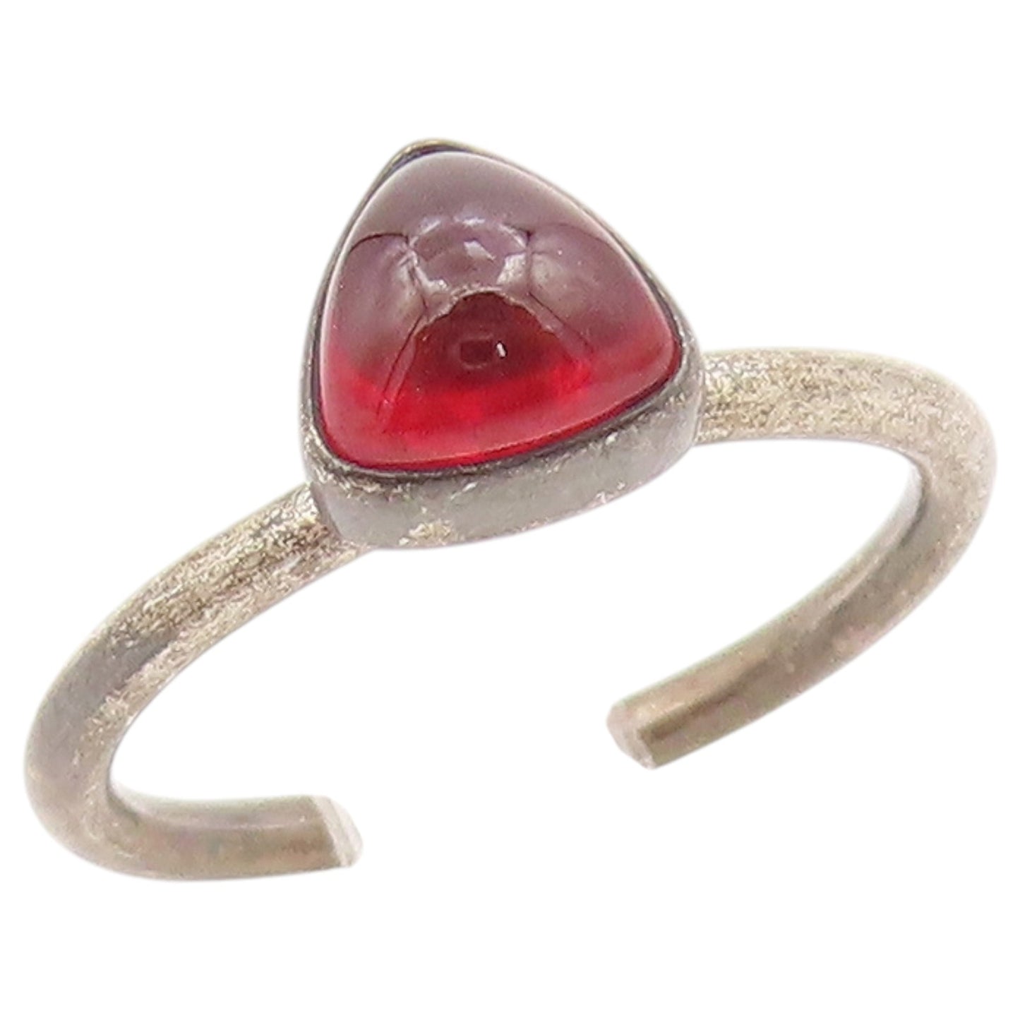 925 Sterling Silver Vintage Ring Trillion Cabochon Garnet Band  Sz 7.5  RG36423