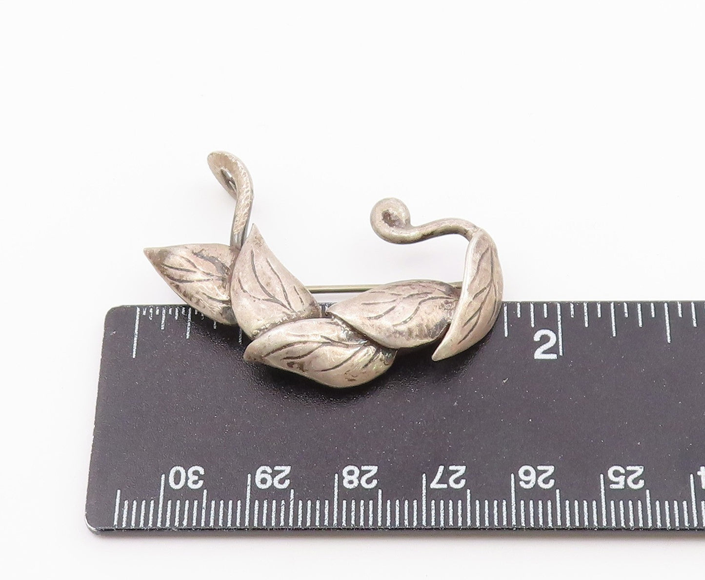 925 Sterling Silver  Vintage Etched Vine Leaf Brooch Pin  BP9475