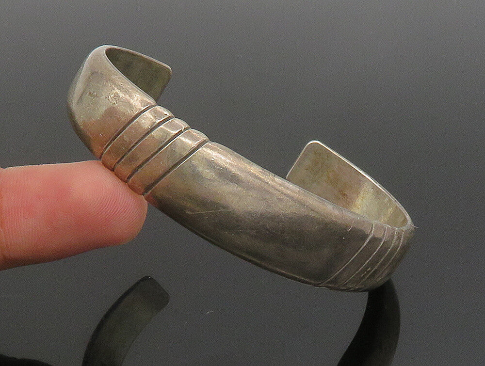 TOMMY JACKSON NAVAJO 925 Silver  Vintage Slanted Detail Cuff Bracelet  BT9297