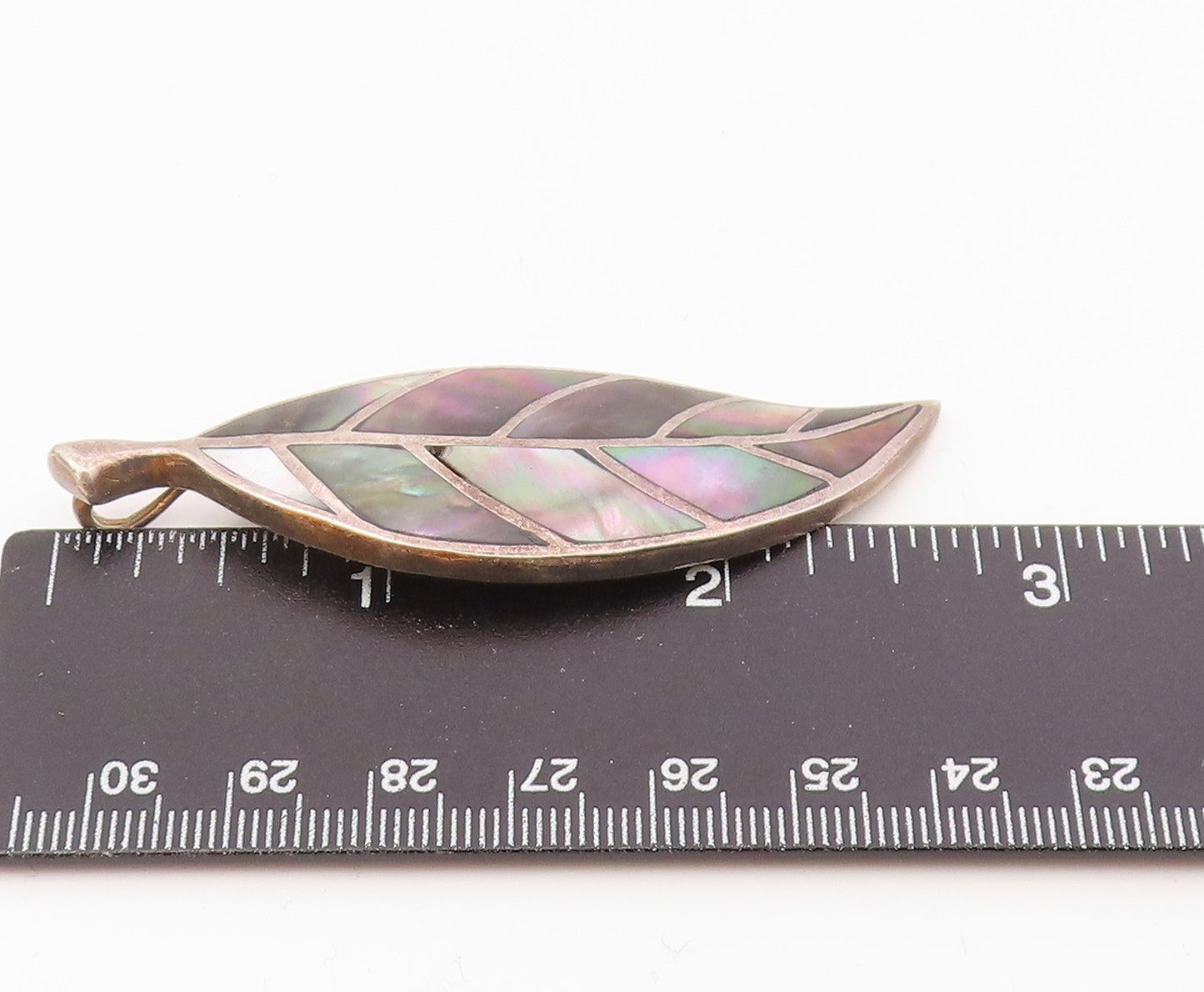 925 Sterling Silver  Vintage Mother Of Pearl Carved Leaf Pendant  PT20253