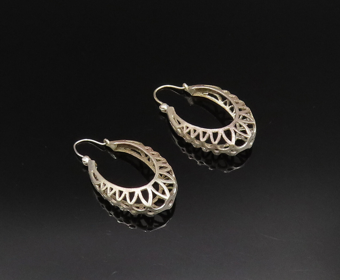 925 Sterling Silver Vintage Openwork Floral Petals Oval Hoop Earrings EG12045