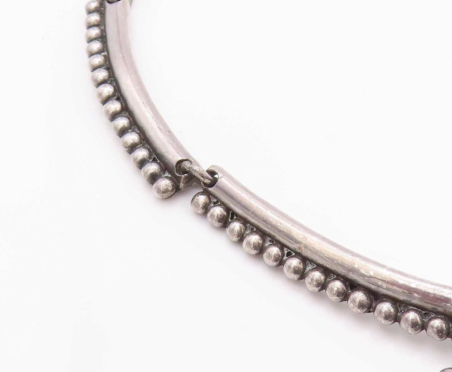 925 Sterling Silver Vintage Necklace Featuring Scalloped & Bead Design NE4542