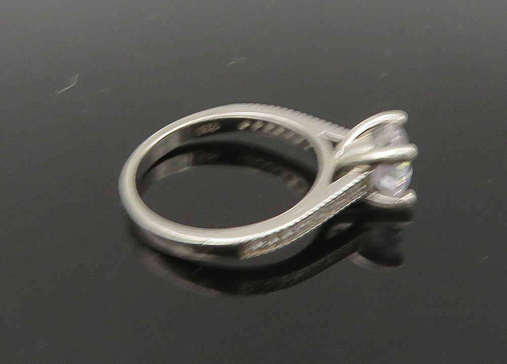925 Sterling Silver  Vintage Shiny Cubic Zirconia Solitaire Ring Sz 6  RG22737