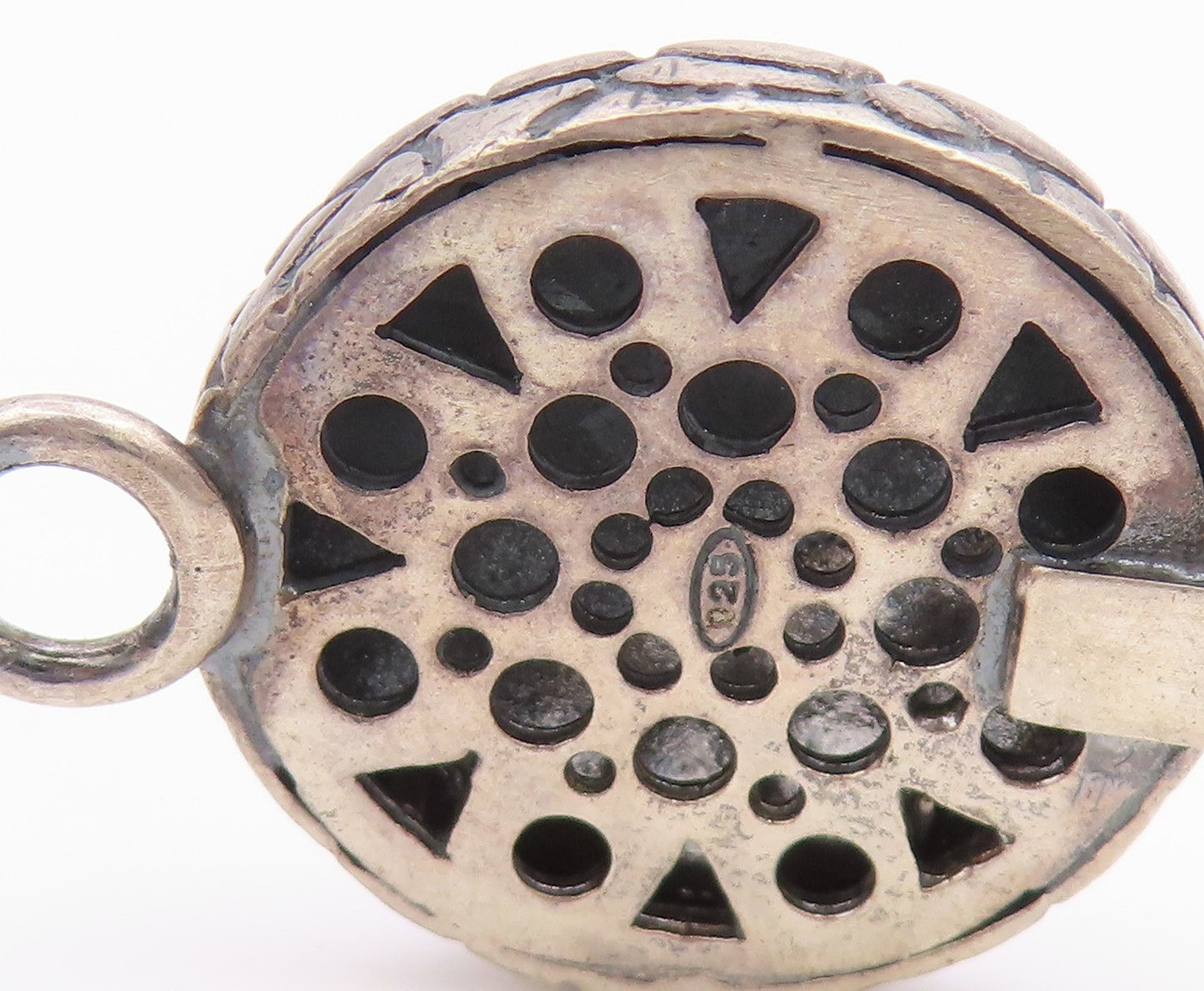 925 Sterling Silver  Vintage Cobbled Pattern Hook Bangle Bracelet  BT9179