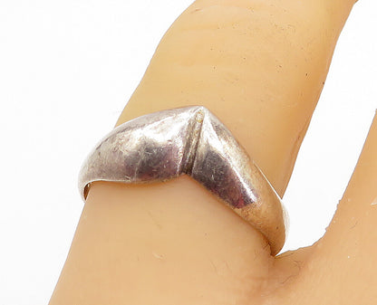 925 Sterling Silver  Vintage Dark Tone Smooth Pointed Band Ring Sz 8  RG5116