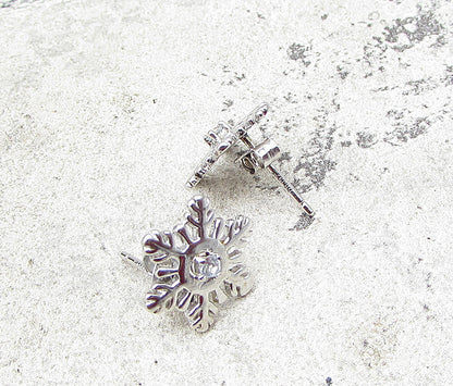 925 Sterling Silver  White Cubic Zirconia Snowflake Stud Earrings  EG1405