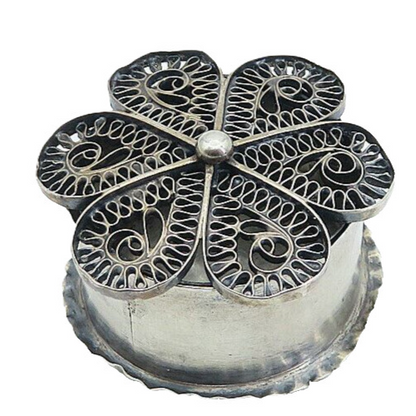 925 Sterling Silver  Vintage Antique Filigree Flower Pill Box (OPENS)  TR1281
