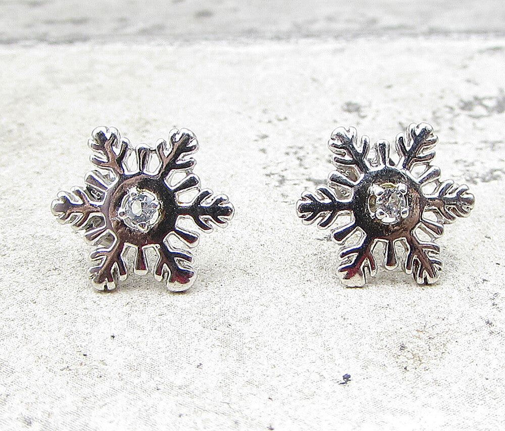 925 Sterling Silver  White Cubic Zirconia Snowflake Stud Earrings  EG1405