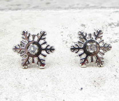 925 Sterling Silver  White Cubic Zirconia Snowflake Stud Earrings  EG1405