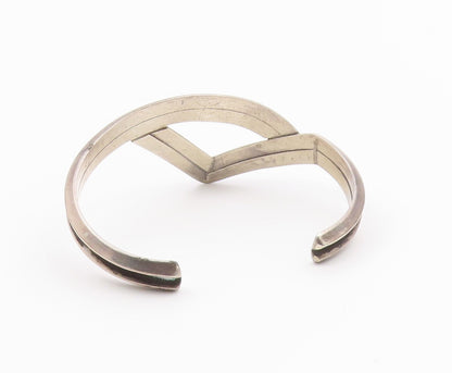 SOUTHWESTERN 925 Silver Vintage Raised Edge Pointed Cuff Bracelet BT9537