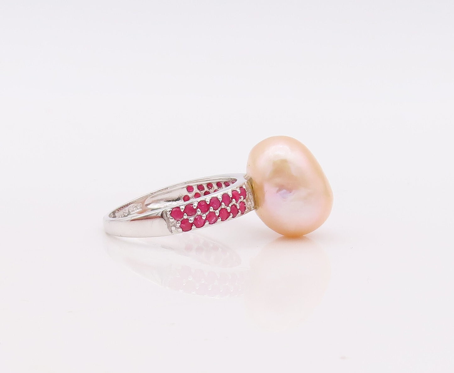 925 Sterling Silver Vintage Ring Amorphas Pearl Ruby Inlay Band  Sz 8  RG29914