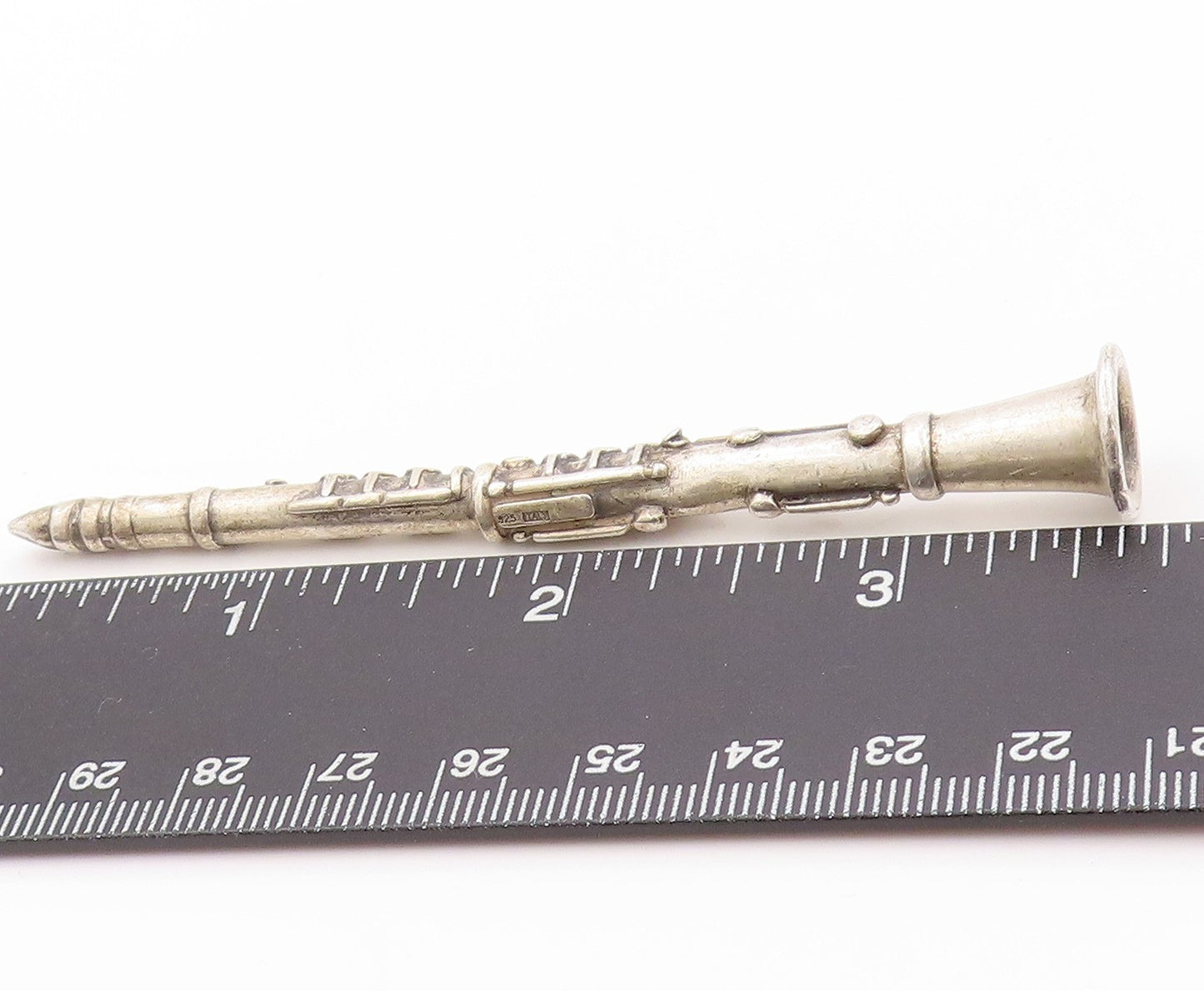 925 Sterling Silver Vintage Pin Collector Solid Carved Clarinet  TR3924