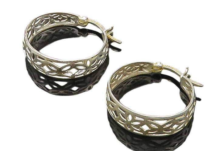 925 Sterling Silver  Vintage Shiny Floral Cutout Round Hoop Earrings  EG10742