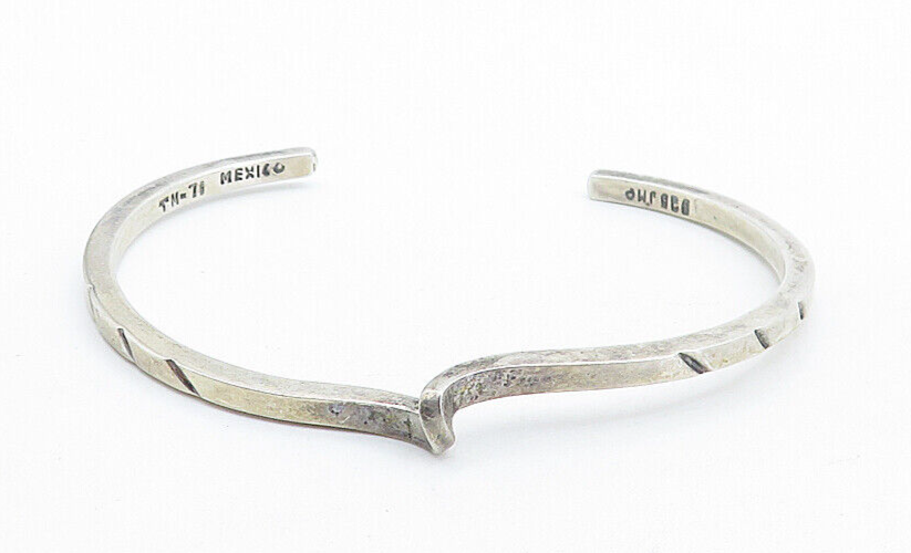 MEXICO 925 Silver  Vintage Petite Chiseled Detail Swirl Cuff Bracelet  BT2455