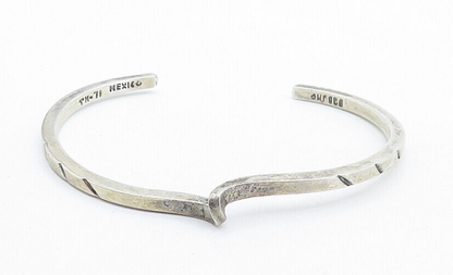 MEXICO 925 Silver  Vintage Petite Chiseled Detail Swirl Cuff Bracelet  BT2455