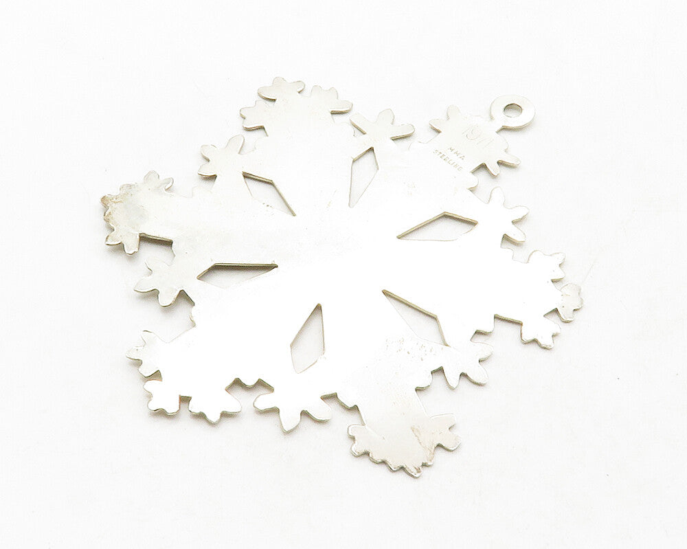 MMA 925 Sterling Silver  Vintage Shiny Winter Snowflake Motif Pendant  PT10319