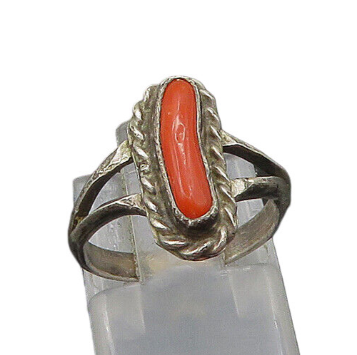 925 Sterling Silver  Vintage Petite Coral Twist Band Ring Sz 4  RG22901