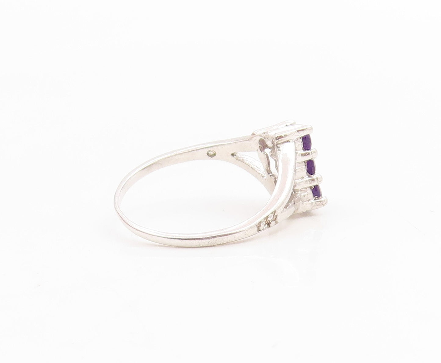 925 Sterling Silver Vintage Ring Round Cut Amethyst Split Band  Sz 7.5  RG36169