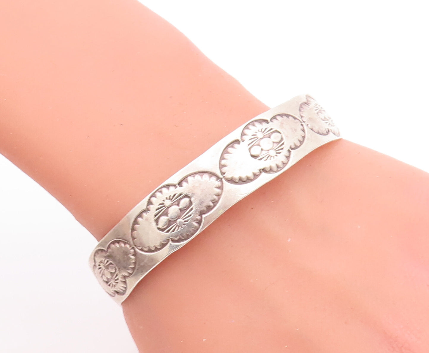 925 Sterling Silver Vintage Bracelet DOUGLAS ETSITTY NAVAJO Bangle  BT10581