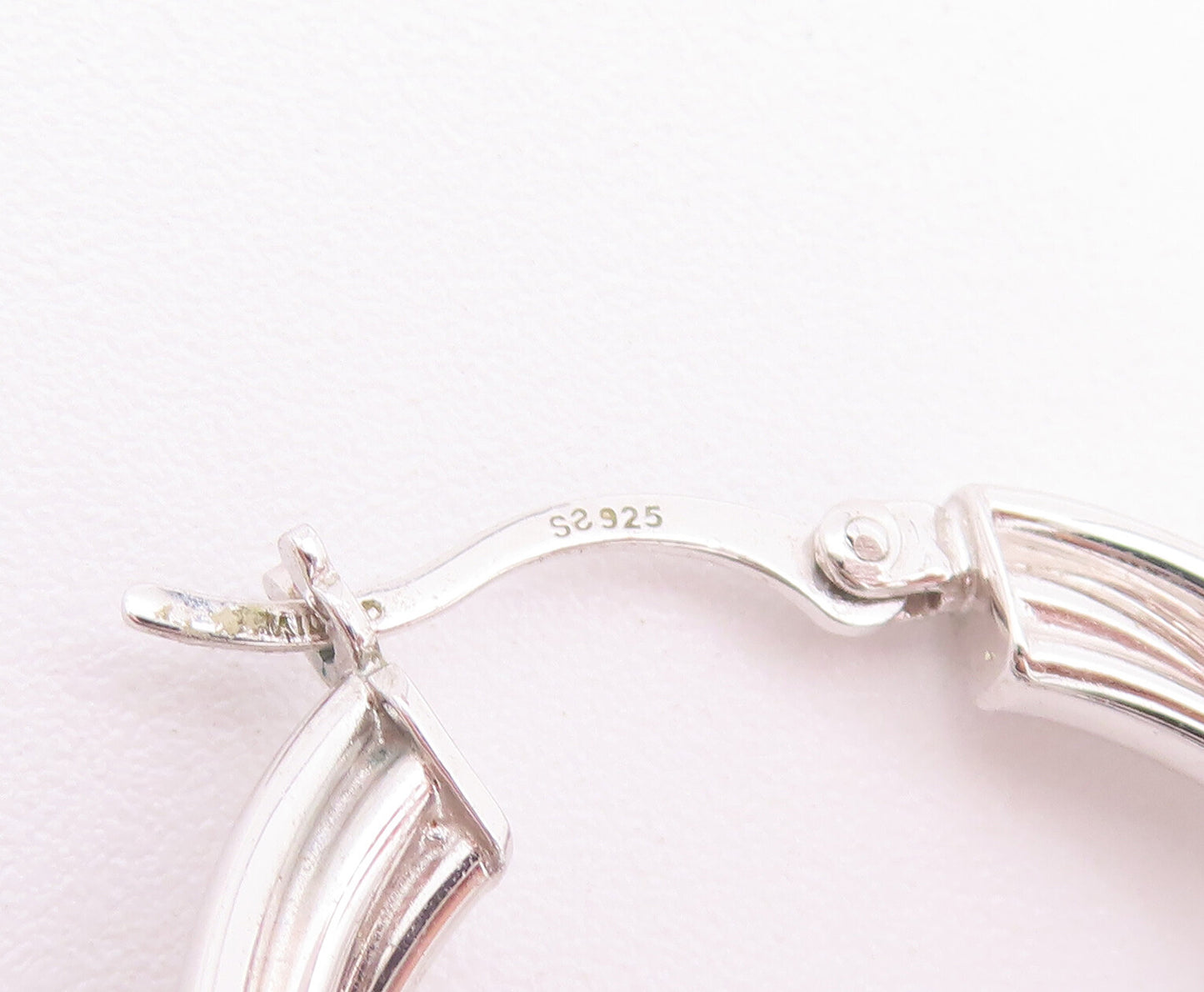 925 Sterling Silver Vintage Earrings Designer Cutout 3 Connected Hoops  EG12922