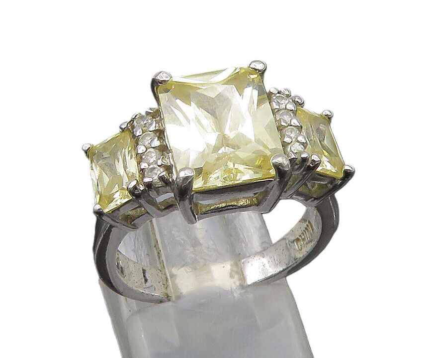 925 Sterling Silver  Vintage Graduated Cubic Zirconia Band Ring Sz 7  RG23075
