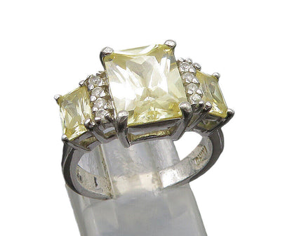 925 Sterling Silver  Vintage Graduated Cubic Zirconia Band Ring Sz 7  RG23075