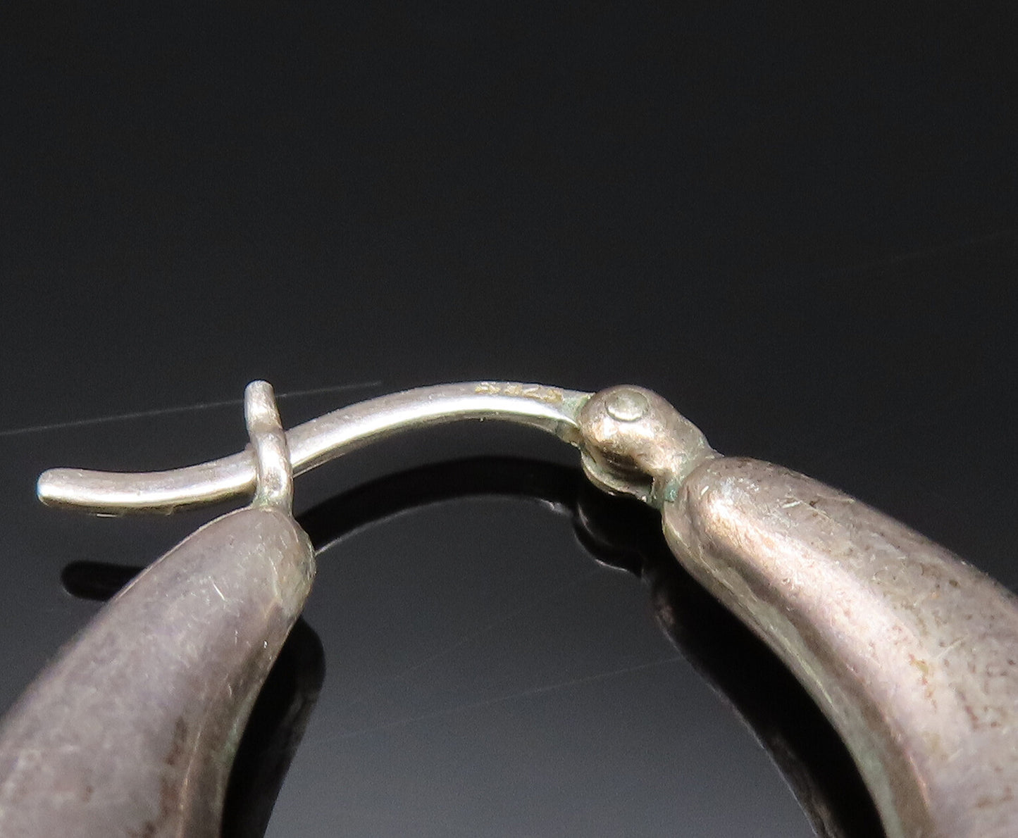 925 Silver  Vintage Carved Love Heart Hollow Oval Hoop Earrings  EG11849