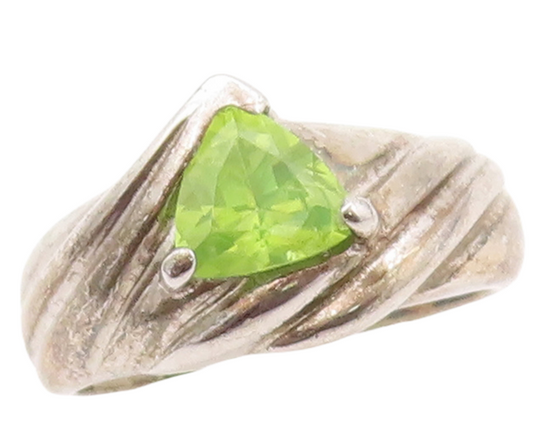 925 Sterling Silver Vintage Ring Designer Grooved Triangle Peridot Sz 8  RG30768