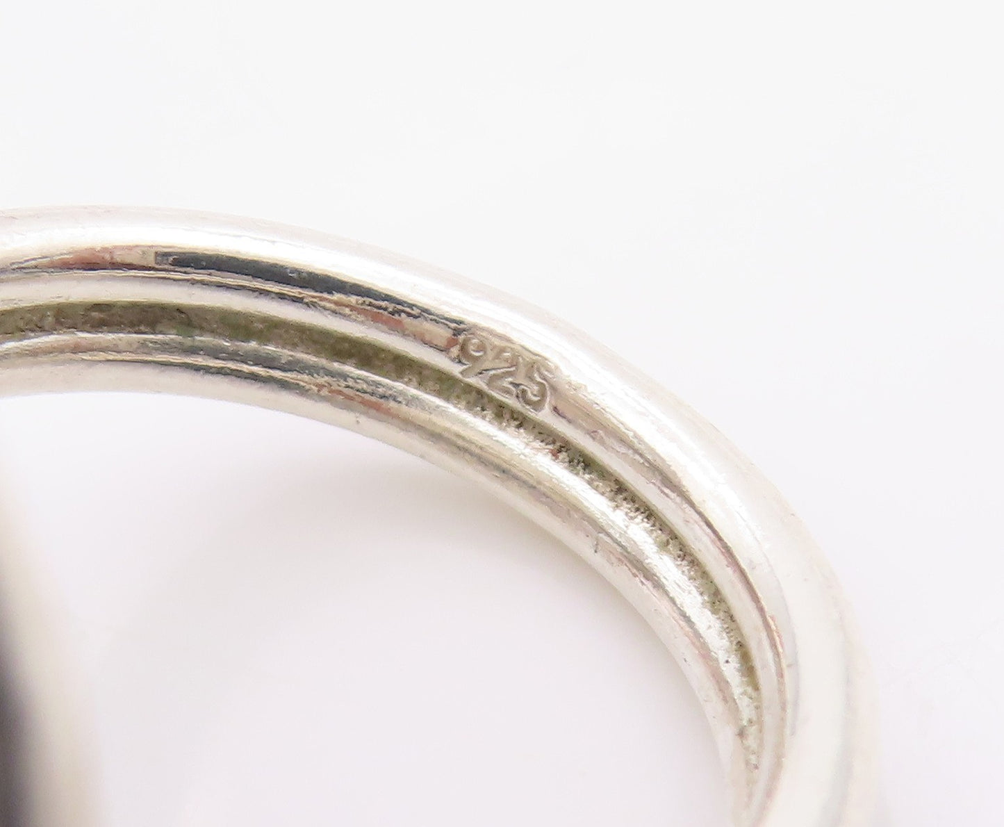 925 Sterling Silver Vintage Ring Modernist Hammered Orb Band  Sz 8  RG36305
