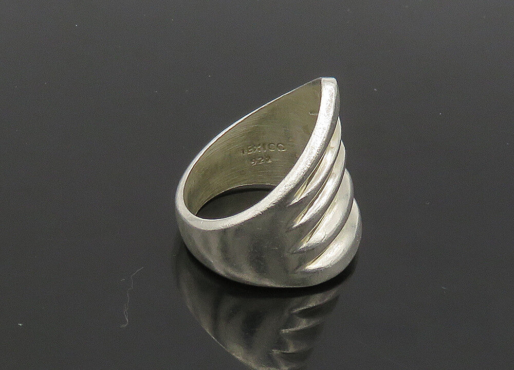 MEXICO 925 Sterling Silver  Vintage Shiny Fluted Band Ring Sz 8  RG21232