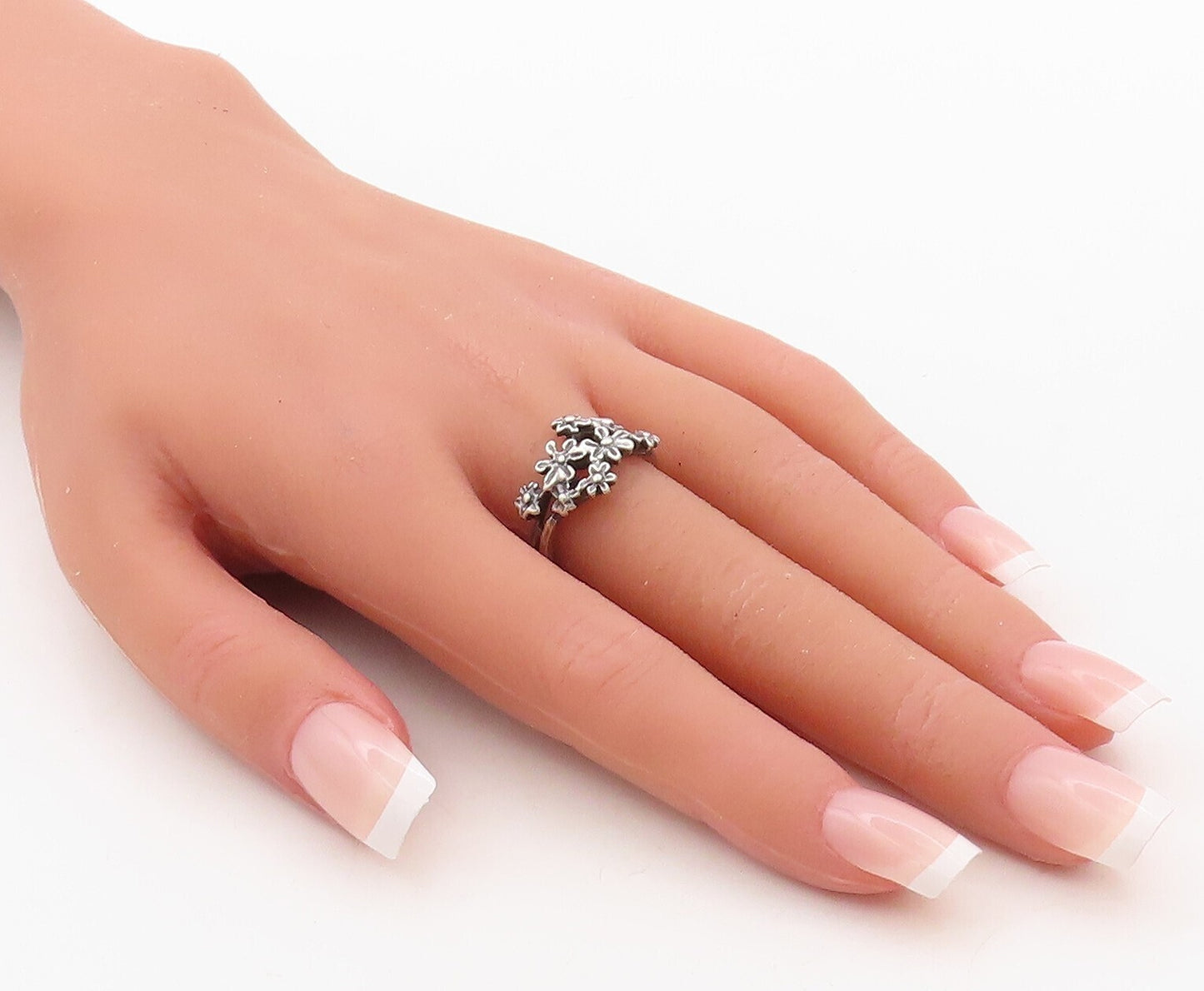 925 Sterling Silver Vintage Ring Dark Tone Flowers Cutout  Sz 7.5  RG31152