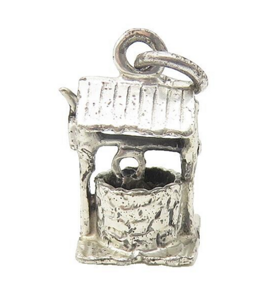 925 Sterling Silver  Vintage Shiny Petite Water Well Motif Pendant  PT8947