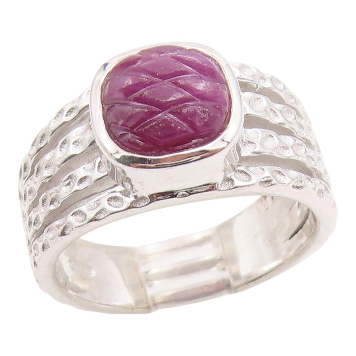 925 Sterling Silver Vintage Ring Carved Ruby Hammered Band  Sz 7.5  RG36133