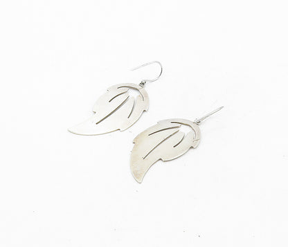 925 Sterling Silver  Vintage Shiny Cutout Detail Leaf Dangle Earrings  EG4131