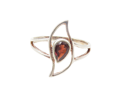 925 Sterling Silver  Tear Drop Garnet Open Design Band Ring Sz 8  RG10749