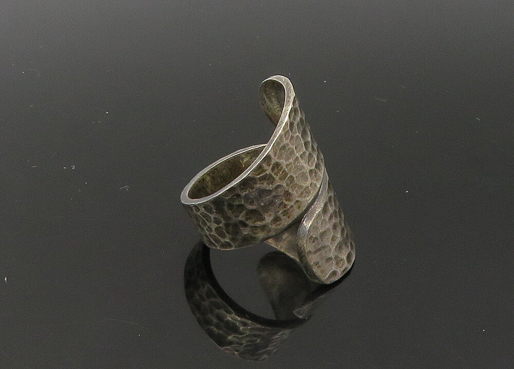 925 Sterling Silver  Vintage Dark Tone Hammered Bypass Ring Sz 8  RG22568