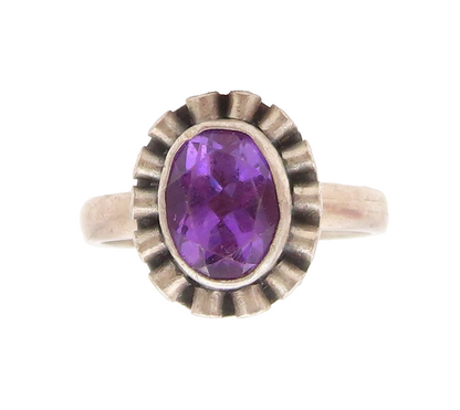 925 Sterling Silver Vintage Ring Oval Cut Amethyst Ruffled Band  Sz 5  RG36236