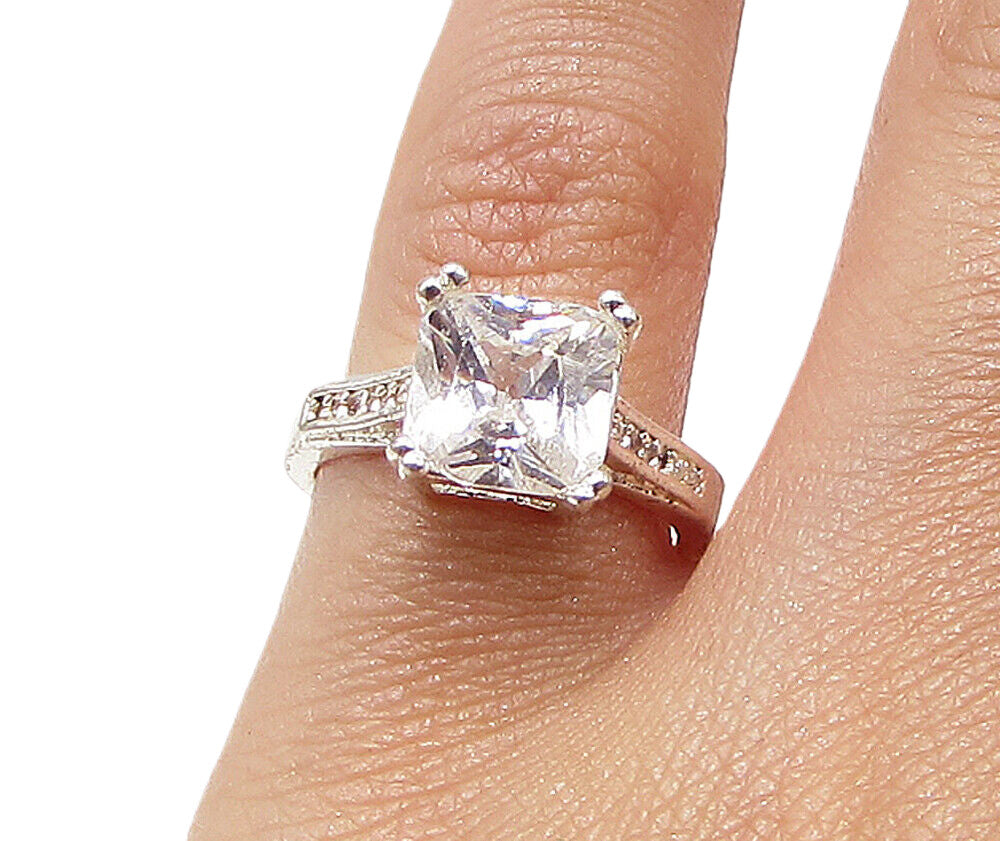 925 Sterling Silver  Faceted White Cubic Zirconia Band Ring Sz 5  RG3130